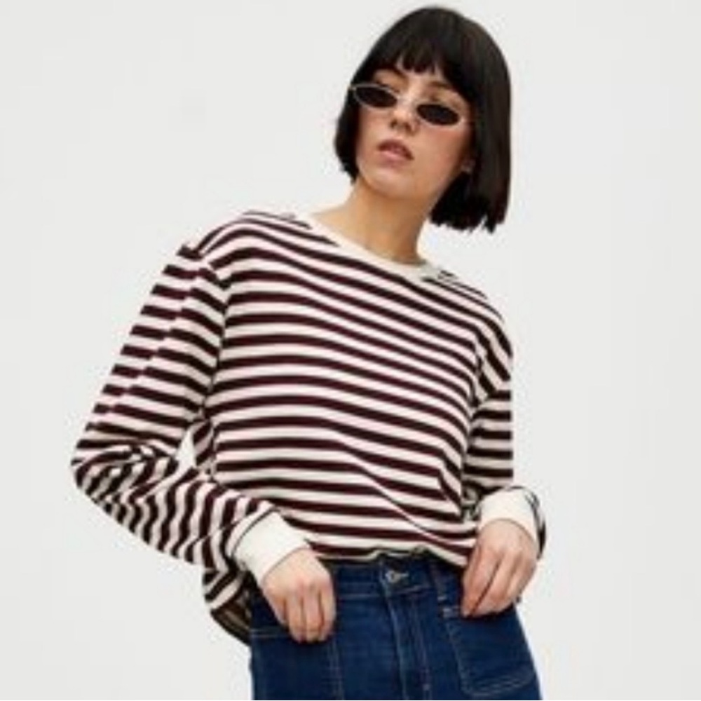NWOT Pull&Bear Cropped Striped Sweatshirt
Women's Small